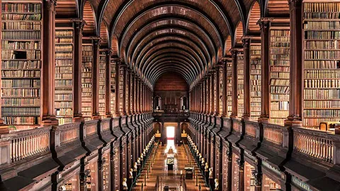 银行卡发行及交易额先降后升，助力消费回暖